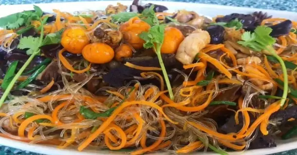 Cách làm món miến xào lòng gà đậm vị, sợi miến tơi dai ngon