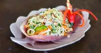 2 cách làm nộm hoa chuối chay giòn ngon, thanh mát