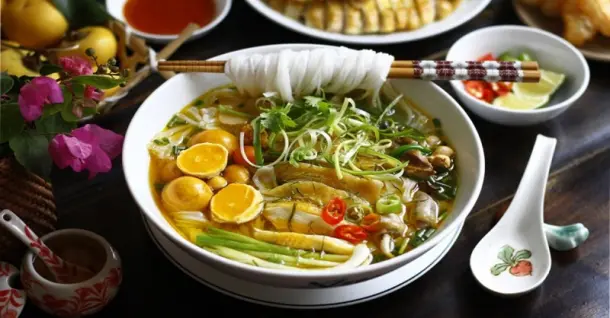 Cách nấu phở gà chuẩn vị Bắc, thịt mềm, nước dùng đậm vị