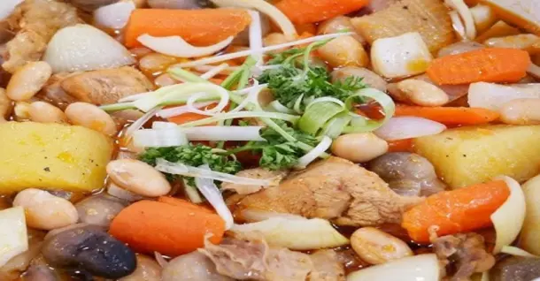 2 Cách làm gà nấu đậu trắng mềm bùi, đậm đà, ai ăn cũng khen