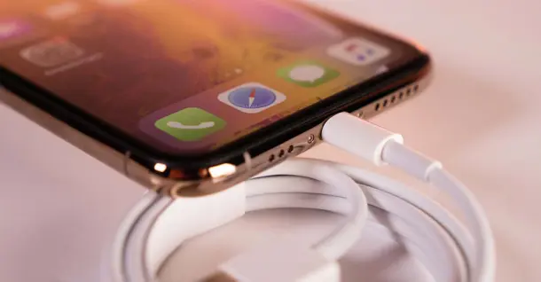 iPhone đang sạc bị dừng: nguyên nhân và cách khắc phục hiệu quả