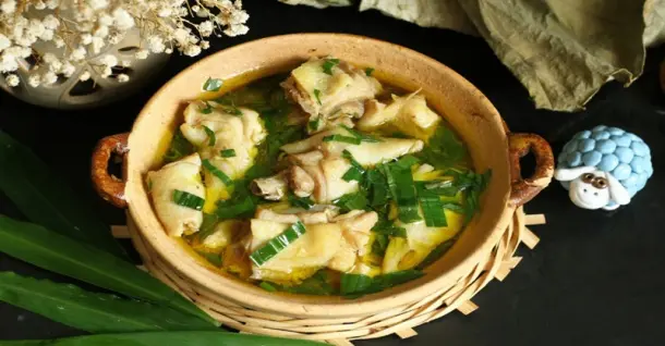 Cách làm canh gà nấu gừng giải cảm đơn giản, ấm bụng tại nhà