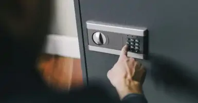 Ổ khóa két sắt bị kẹt: Nguyên nhân và hướng dẫn xử lý tại nhà