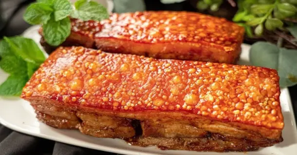 Cách làm heo quay bằng lò nướng thủy tinh giòn rụm cực dễ
