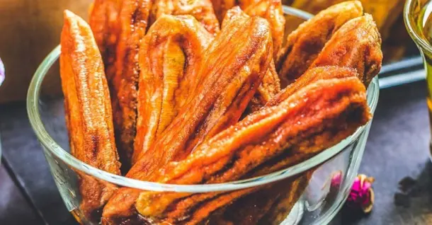 Cách làm chuối sấy dẻo bằng nồi cơm điện đơn giản, ngon bất ngờ