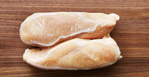 Mẹo rã đông thịt gà nhanh chóng, không làm mất chất dinh dưỡng