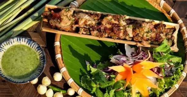 Cách làm gà nướng ống tre dân dã đậm đà hương vị Tây Bắc