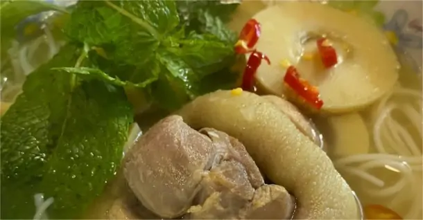 Cách nấu bún măng giò heo thơm ngon, nước dùng trong ngọt