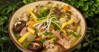 Cách nấu nui gà rau củ và nấm - món ngon nhẹ bụng ngày bận rộn