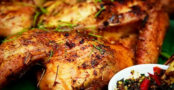Cách làm gà nướng lá chanh thơm lừng, da giòn, thịt thấm vị