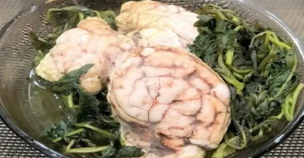 Cách làm óc heo hầm ngải cứu đinh hương bổ dưỡng, hết tanh