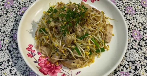 Cách làm thịt heo xào giá đỗ thơm ngon, nhanh gọn cho bữa ăn