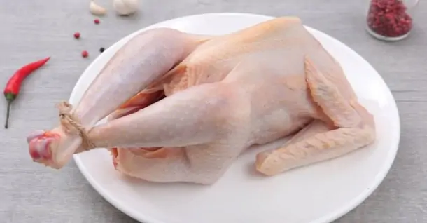 Mẹo nhổ lông gà và cách làm sạch gà nhanh, không rách da