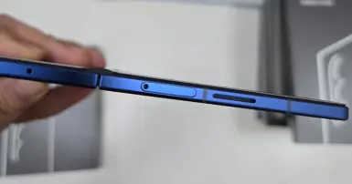 Lộ ảnh thực tế Galaxy Z Fold 7: Thiết kế siêu mỏng, màu sắc mới lạ