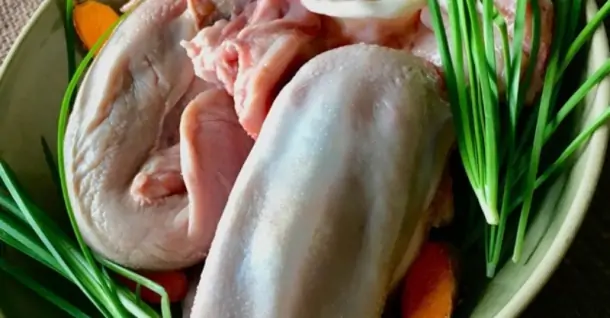 Bí quyết cách chọn mua lưỡi heo tươi ngon và sơ chế sạch mùi