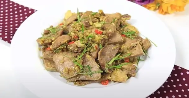 Cách làm lưỡi heo xào riềng sả và bông hành giòn ngon khó cưỡng