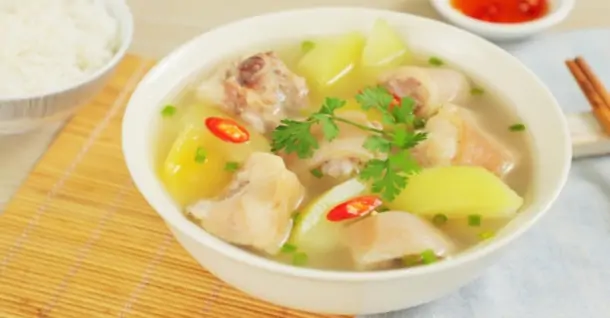 Cách làm đuôi heo hầm đu đủ bổ dưỡng, nước dùng ngọt thanh