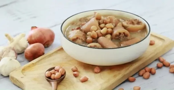 Cách nấu canh đuôi heo hầm đậu phộng mềm ngon bổ dưỡng