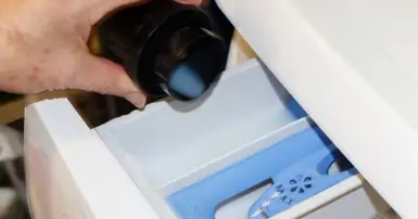 Cho bao nhiêu bột giặt vào máy giặt là đúng? Cách đo lượng chuẩn nhất