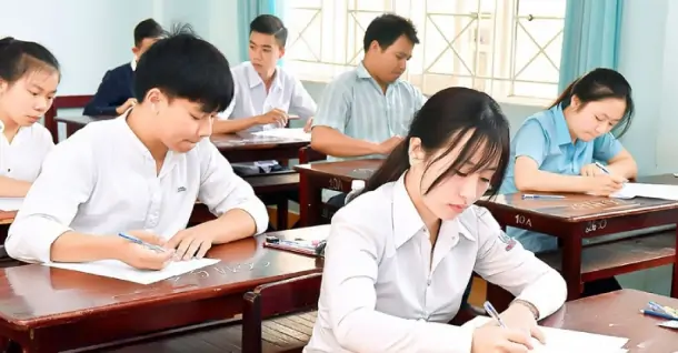 Phổ điểm thi THPTQG năm 2025 với nhiều biến động