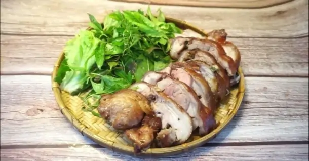 Cách làm giò heo nướng lá mắc mật vàng thơm ngon, đậm vị