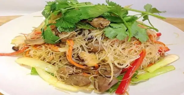 Cách làm bún gạo xào lòng heo thơm ngon, chuẩn vị tại nhà