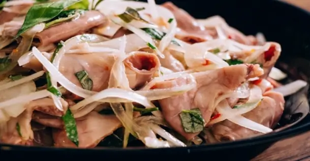 Cách làm gỏi (nộm) lòng heo giòn ngon, chuẩn vị, không hôi