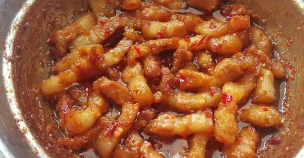Cách làm thịt heo kho sả cây thơm ngon, đậm vị, đơn giản