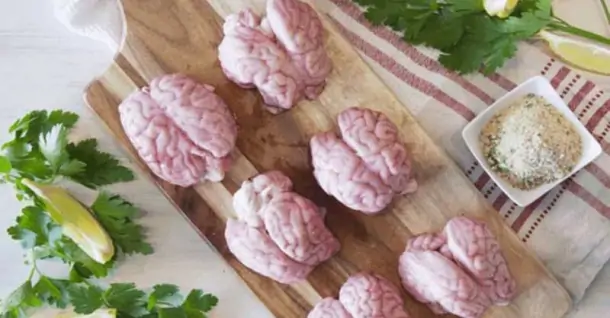 Cách chọn mua và sơ chế óc heo tươi ngon, đúng chuẩn tại nhà