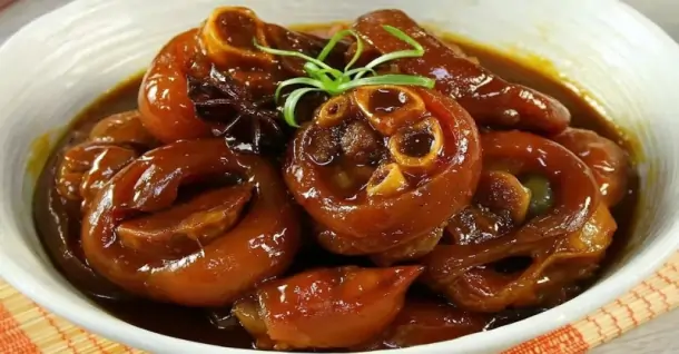 Cách làm giò heo kho thơm ngon, đậm vị, dễ thực hiện tại nhà