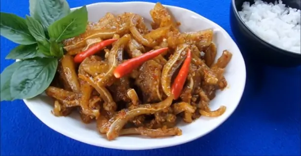 Cách làm tai heo xào sả ớt giòn ngon, cay nồng hấp dẫn tại nhà