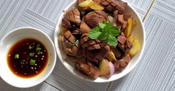 Cách làm cật heo cháy tỏi thơm ngon, giòn đậm vị