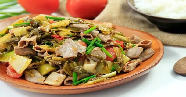 Cách làm lòng heo xào dưa cải chua thơm ngon, đưa cơm