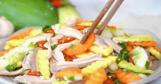 Cách làm gỏi xoài bao tử heo giòn ngon, chua cay tròn vị