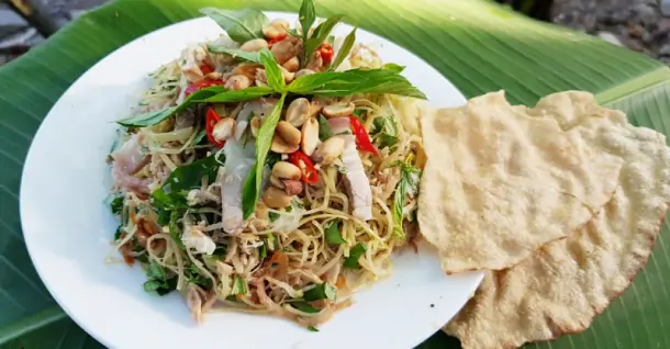 Cách làm gỏi bắp chuối thịt heo giòn ngon, không bị thâm đen