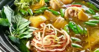 Cách nấu lẩu gà lá chanh chua thanh, nước trong và dậy mùi thơm