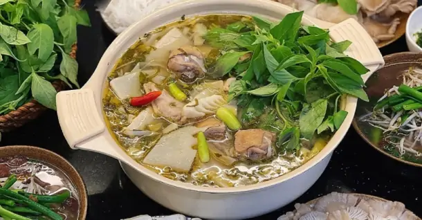 Cách nấu lẩu gà măng chua chuẩn vị đãi cả nhà dịp cuối tuần