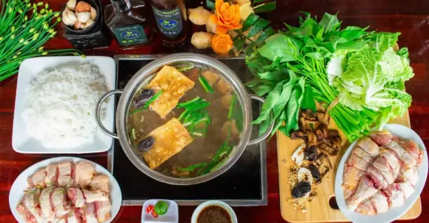 2 Cách nấu lẩu gà ngải cứu thanh mát, dễ làm tại nhà