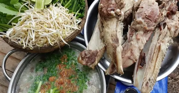 Cách nấu cháo má heo mềm ngọt tại nhà, không bị tanh