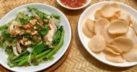 Cách làm gỏi gà rau nhút thanh mát, chuẩn vị miền Tây dân dã