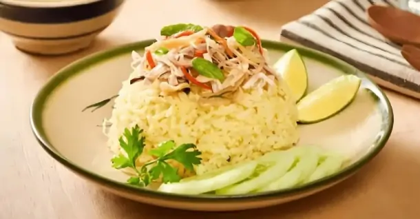 Cách nấu cơm gà Phan Rang chuẩn ngon, gà mềm cơm dẻo