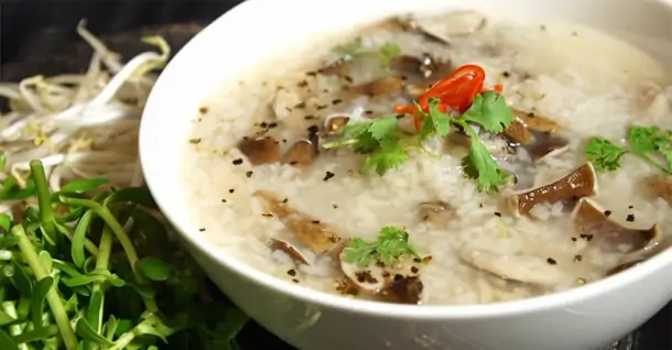 2 Cách nấu cháo gà nấm hương bằng nồi thường và nồi cơm điện