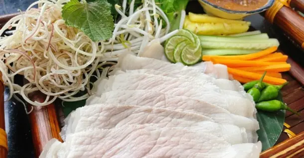 Cách làm thịt heo hai đầu da cuộn bánh tráng chuẩn vị Đà Nẵng