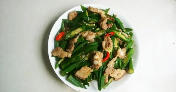 Cách làm đậu bắp xào thịt heo thơm mềm, không bị nhớt