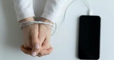 Nomophobia là gì? Hiểu rõ hội chứng sợ không có điện thoại và cách phòng tránh