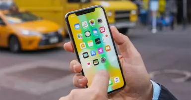 Màn hình iPhone lô là gì? Cách phân biệt màn hình zin và màn hình lô
