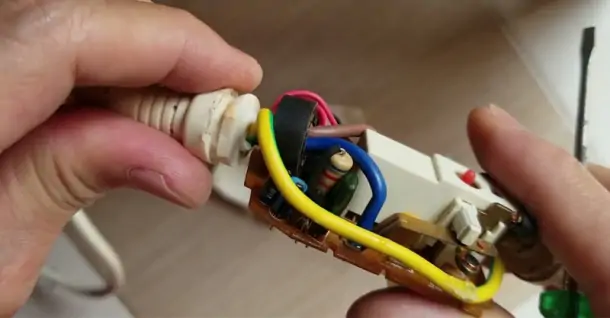 Máy nước nóng bị nhảy chống giật: Nguyên nhân và cách khắc phục
