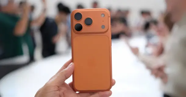 Đánh giá iPhone 17 Pro Max: Pin trâu, camera 48MP, màn hình sáng 3000 nits