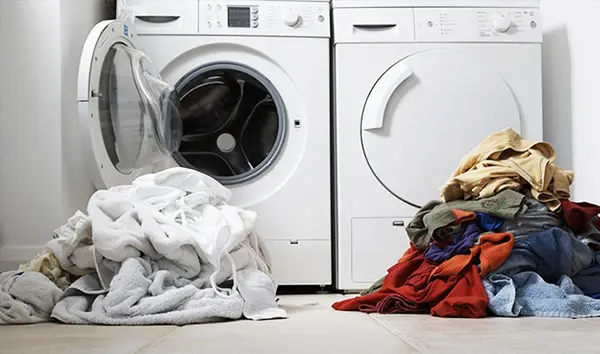 Làm thế nào để quần áo màu không bị phai khi giặt bằng máy?