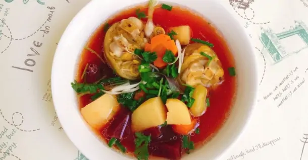 Cách nấu canh giò heo hầm củ dền bổ dưỡng tại nhà